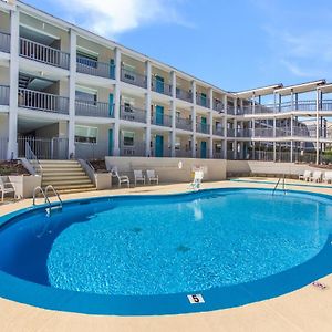 Red Lion Inn & Suites Nashville Airport